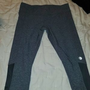 NWOT capri leggings